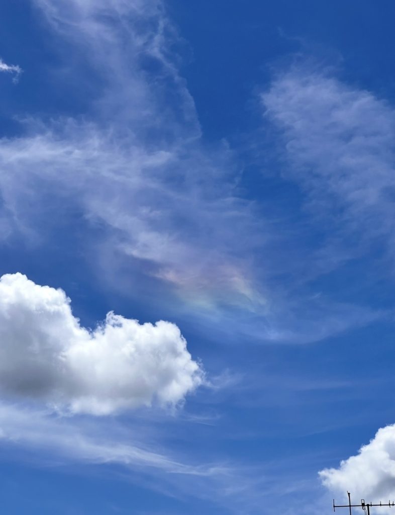 虹色の雲